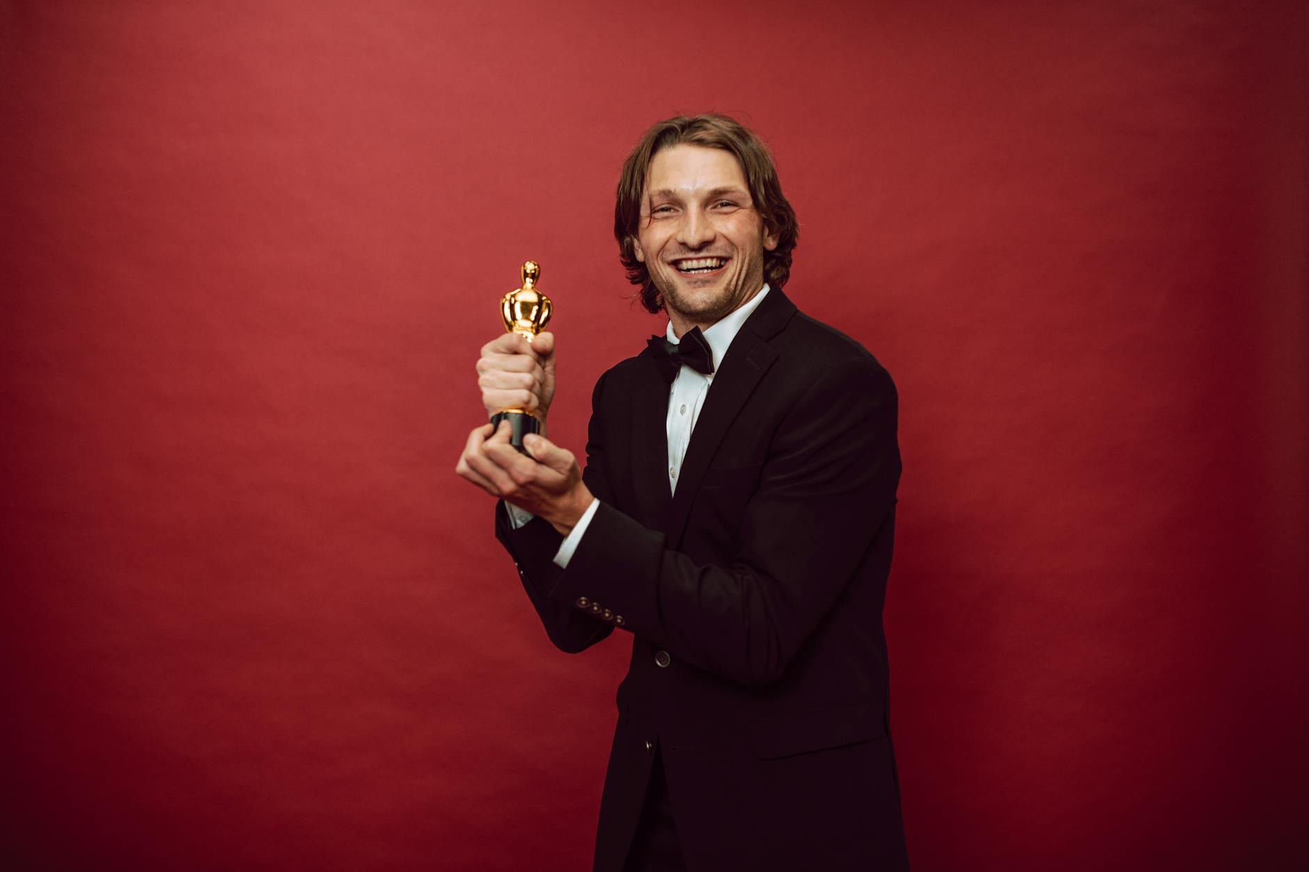 Tony Awards 2026: Yjet Shkëlqejnë në Tapetin e Kuq